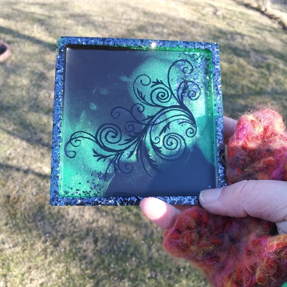 Hand Drawn Filigree Shiny Epoxy Resin Coaster Art - Picture 7 of 12